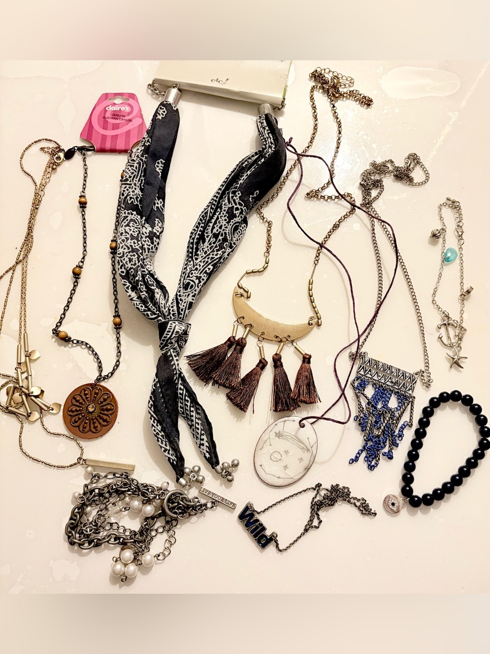 Bundle of 10pc of Necklaces and Bracelets Different Colors and Styles